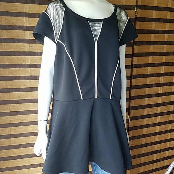 EUC!  Torrid stretch top - Picture 3 of 10